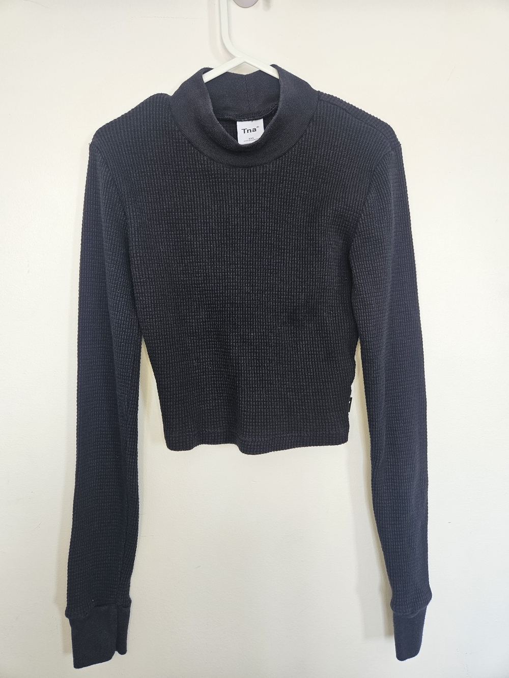 🔥[5/35$] TNA Aritzia Black Waffle Knit Mock Neck Crop Top XXS🔥 - Picture 4 of 6